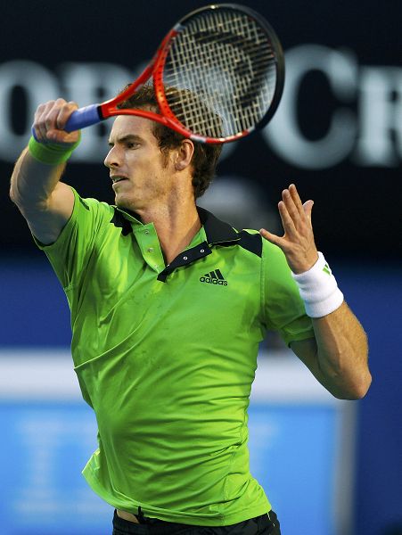 澳网险胜拉沃尔杯，穆雷点燃赛场