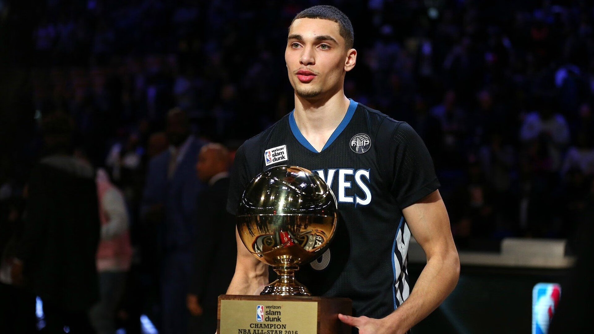 小贾伦发挥堪称完美,黄蜂压哨击败老鹰