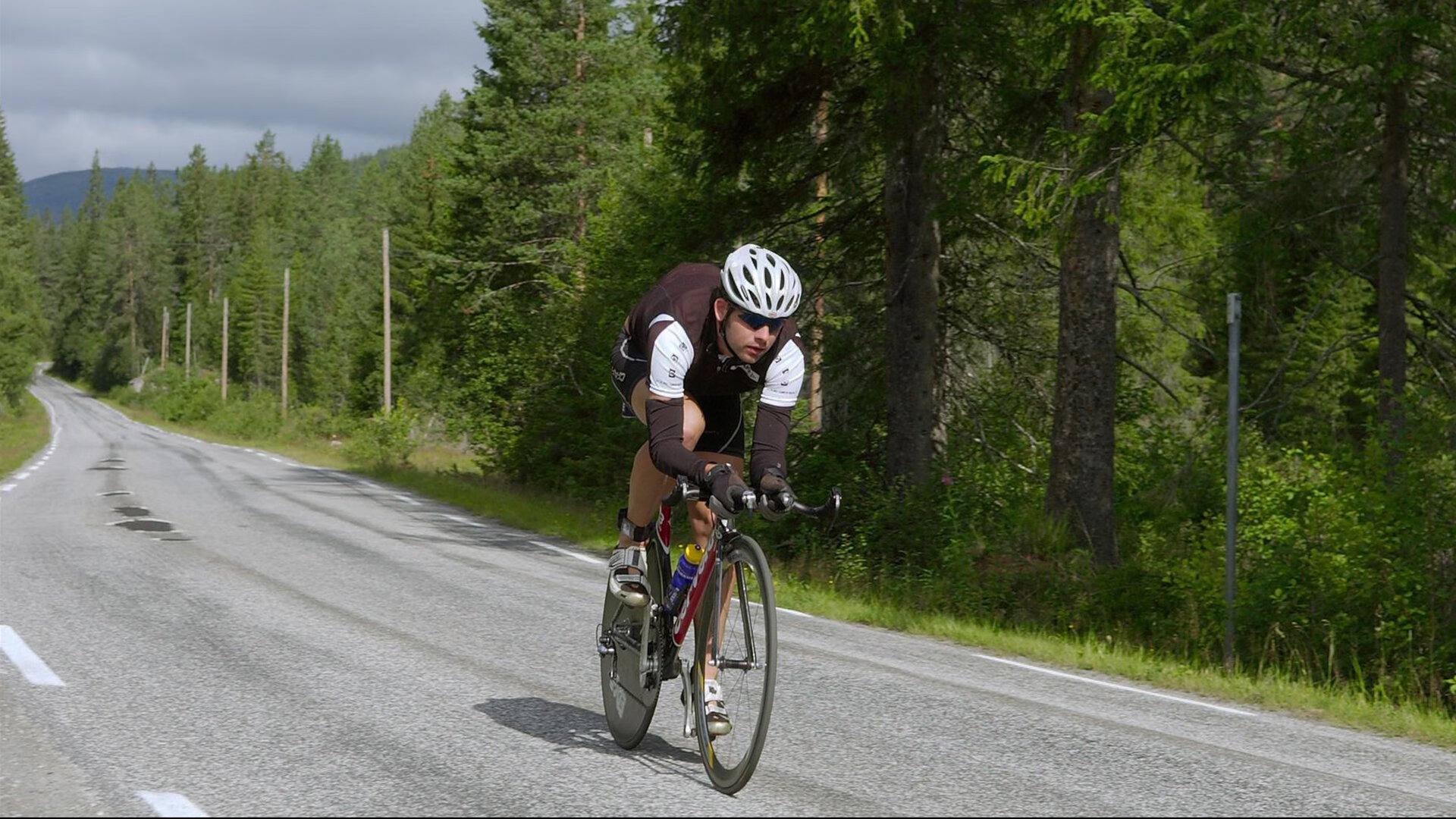 卡塞米罗一锤定音，比利亚雷亚尔生死战击沉荷兰战舰