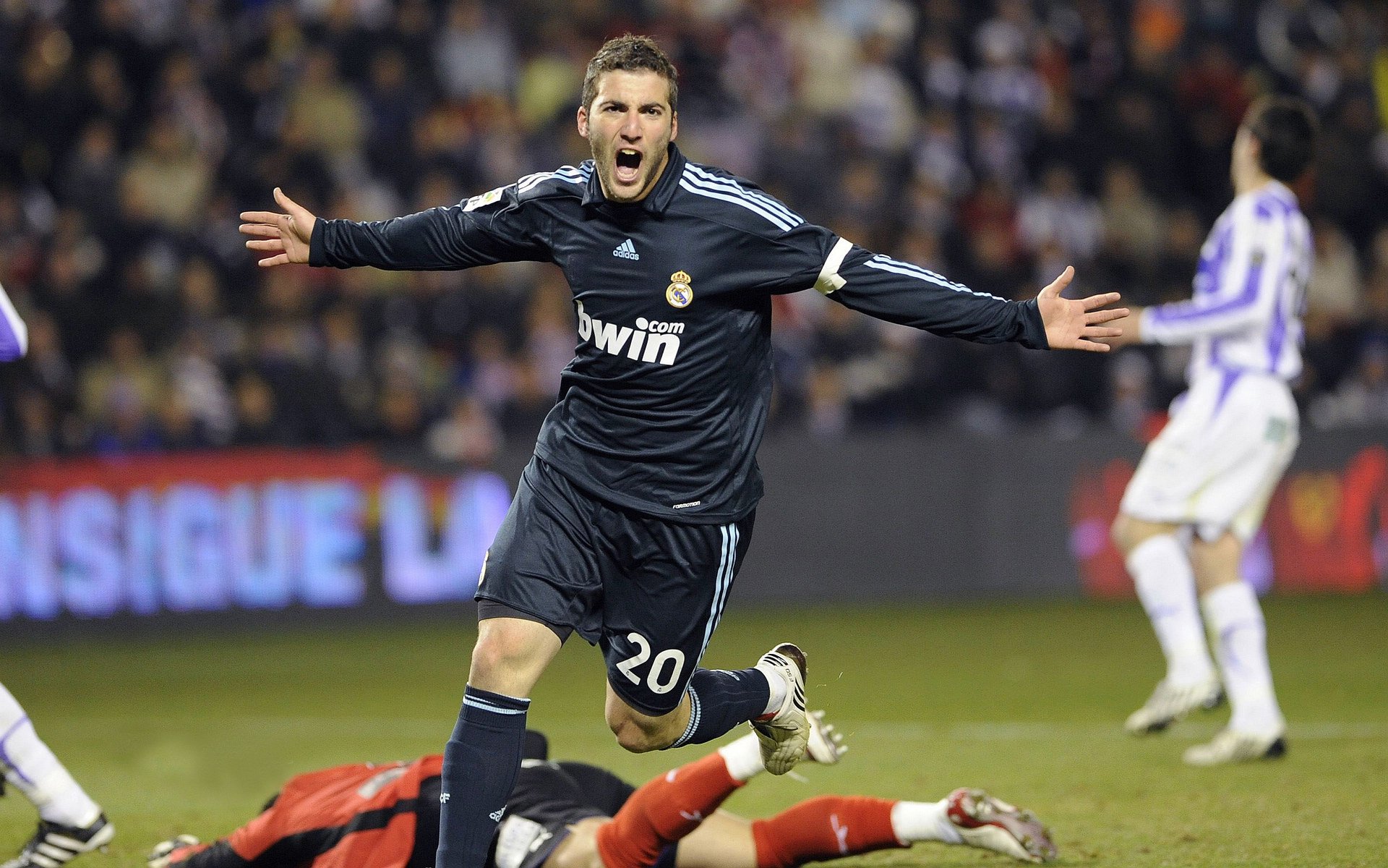 拉亚持续制造杀伤,委内瑞拉淘汰赛过关利物浦,足球版图重构的启示